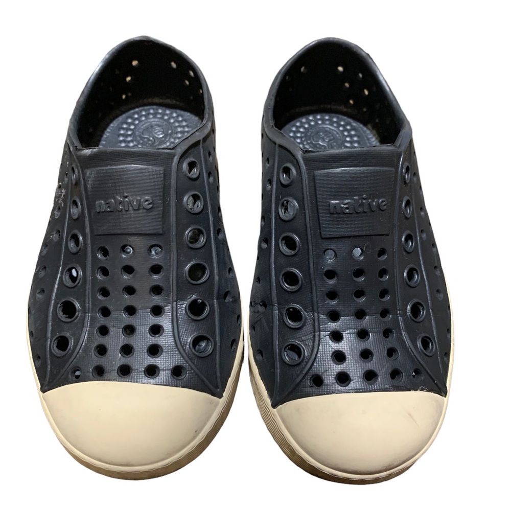 Native Jefferson Shoes Size C7.